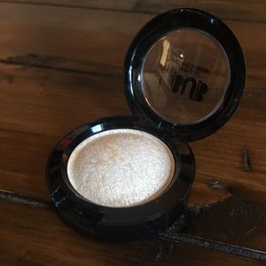 FWP>$10 Honor Light Roast No. 7 Shimmer Eyeshadow